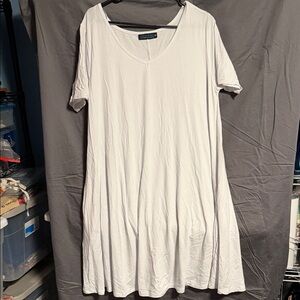 Elegant White V-Neck Dress